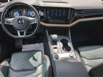 VW Touareg Atmosphere 4M LED HUD StHz eAHK ACC Luft