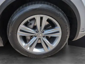 VW Touareg Atmosphere 4M LED HUD StHz eAHK ACC Luft