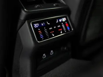 AUDI RS6 4.0 TFSI PANO DYNAMIK  STHZ RS-AGA FULL PPF