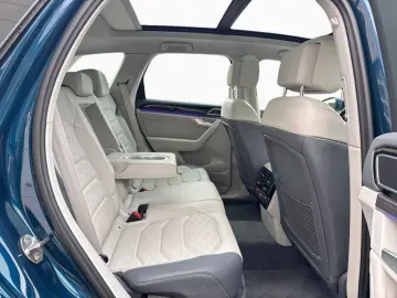 VW Touareg 3.0 V6 TSI 4M Elegance AHK Pano 360