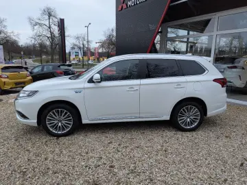 MITSUBISHI Outlander PHEV BASIS mit Spirit-Paket 2.4 4WD