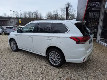 MITSUBISHI Outlander PHEV BASIS mit Spirit-Paket 2.4 4WD