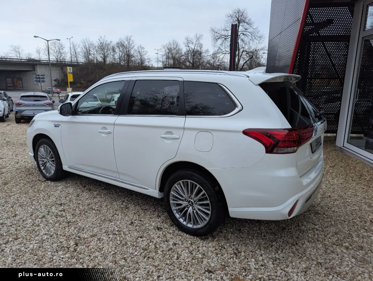 MITSUBISHI Outlander PHEV BASIS mit Spirit-Paket 2.4 4WD