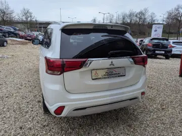 MITSUBISHI Outlander PHEV BASIS mit Spirit-Paket 2.4 4WD
