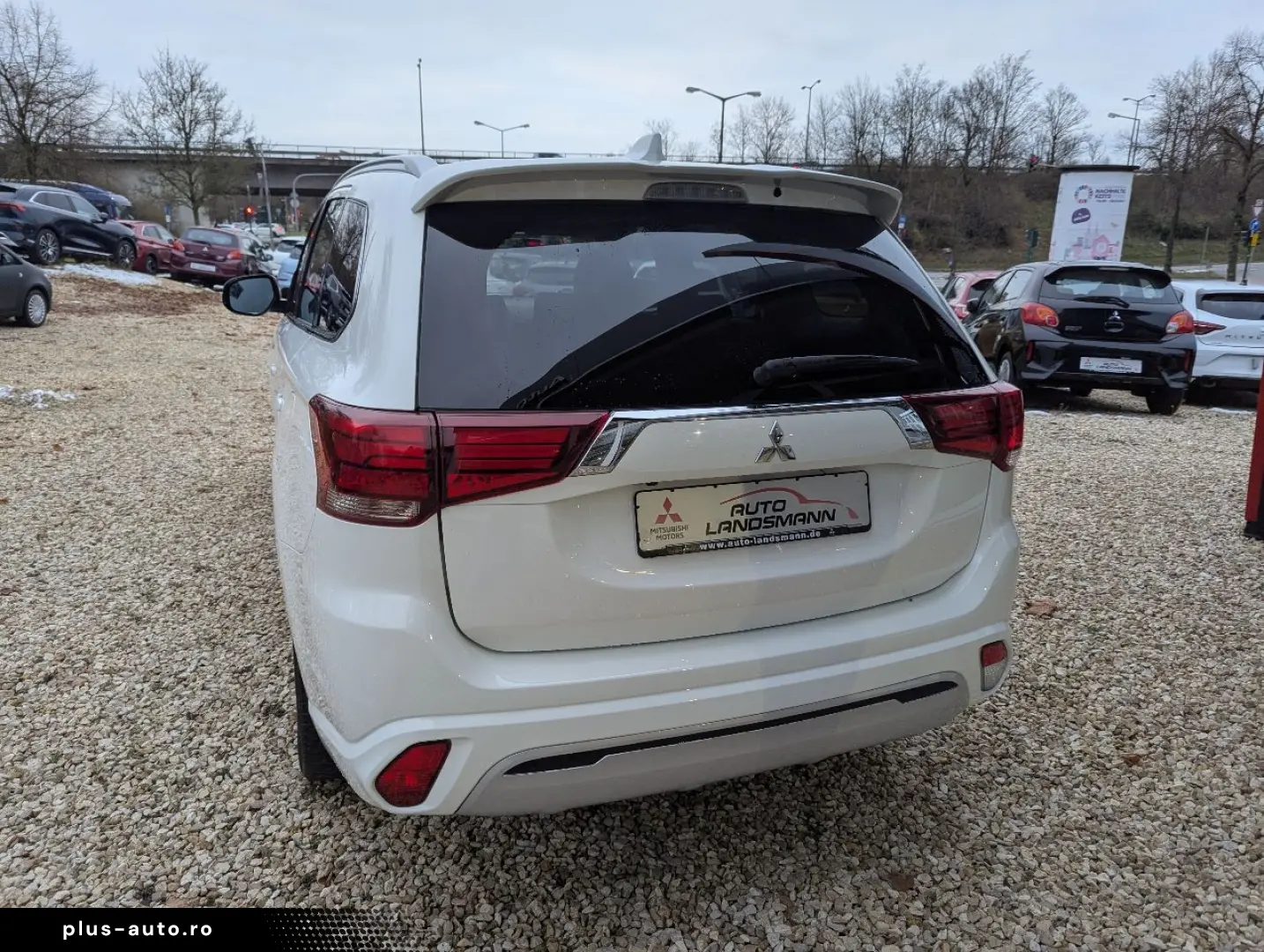 MITSUBISHI Outlander PHEV BASIS mit Spirit-Paket 2.4 4WD