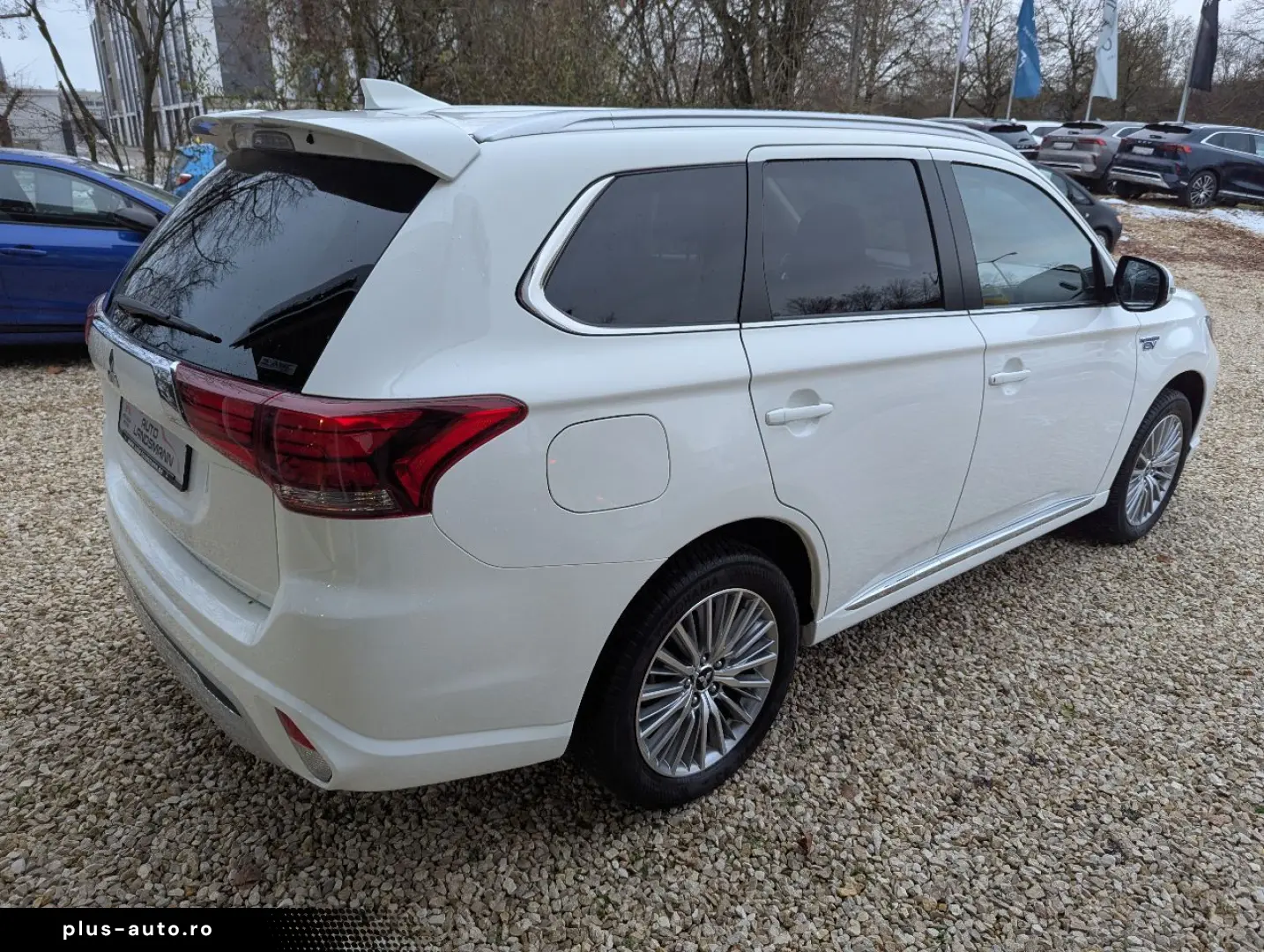MITSUBISHI Outlander PHEV BASIS mit Spirit-Paket 2.4 4WD