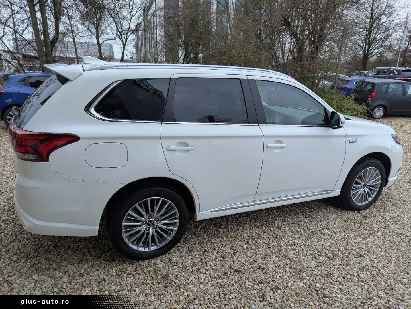 MITSUBISHI Outlander PHEV BASIS mit Spirit-Paket 2.4 4WD