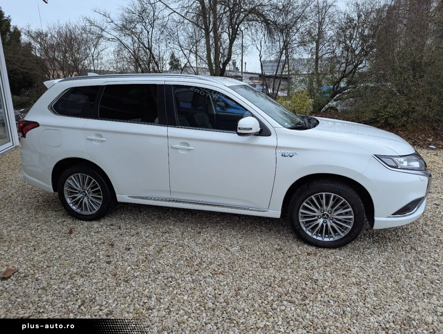MITSUBISHI Outlander PHEV BASIS mit Spirit-Paket 2.4 4WD