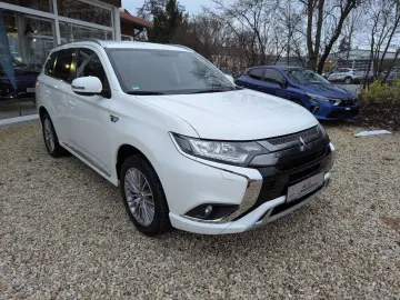 MITSUBISHI Outlander PHEV BASIS mit Spirit-Paket 2.4 4WD
