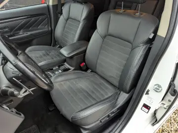 MITSUBISHI Outlander PHEV BASIS mit Spirit-Paket 2.4 4WD