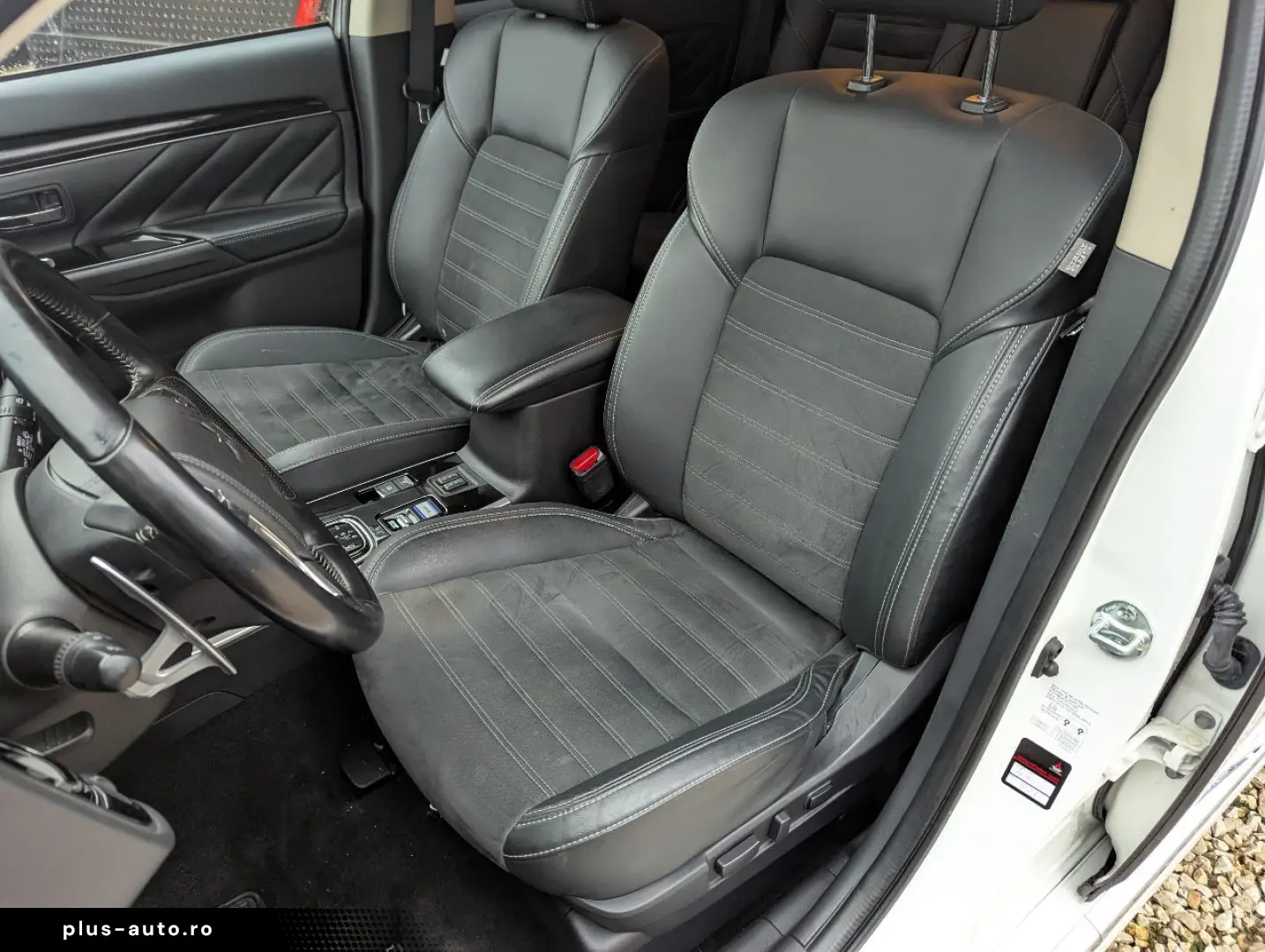 MITSUBISHI Outlander PHEV BASIS mit Spirit-Paket 2.4 4WD