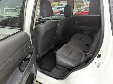 MITSUBISHI Outlander PHEV BASIS mit Spirit-Paket 2.4 4WD