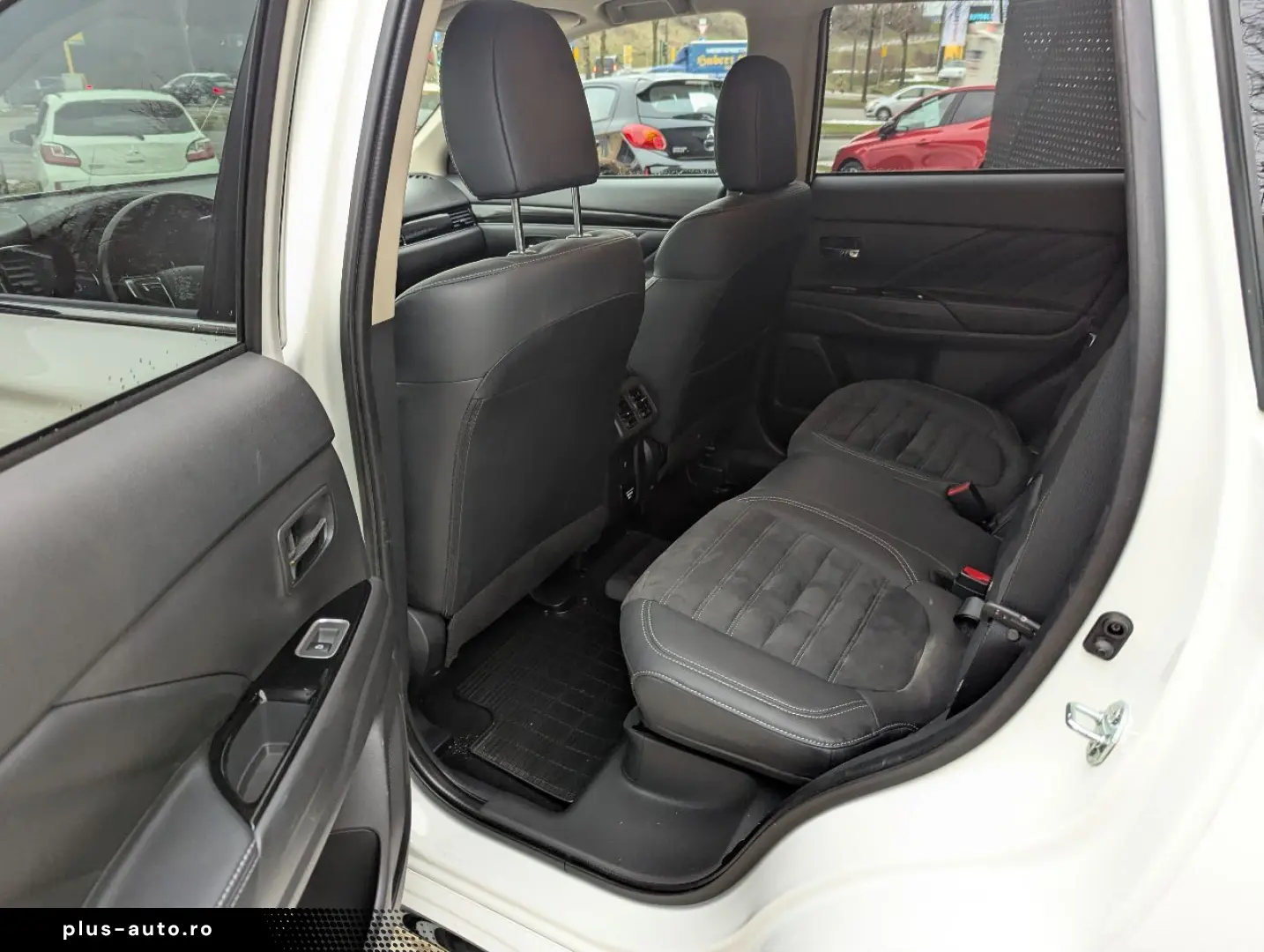 MITSUBISHI Outlander PHEV BASIS mit Spirit-Paket 2.4 4WD