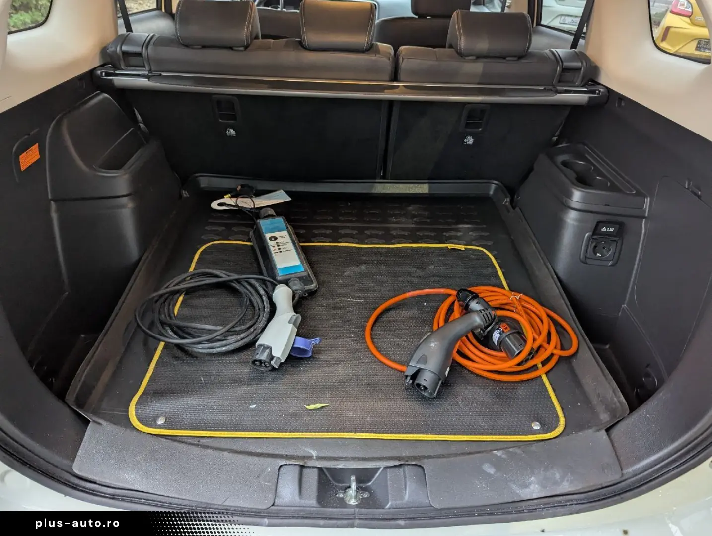 MITSUBISHI Outlander PHEV BASIS mit Spirit-Paket 2.4 4WD