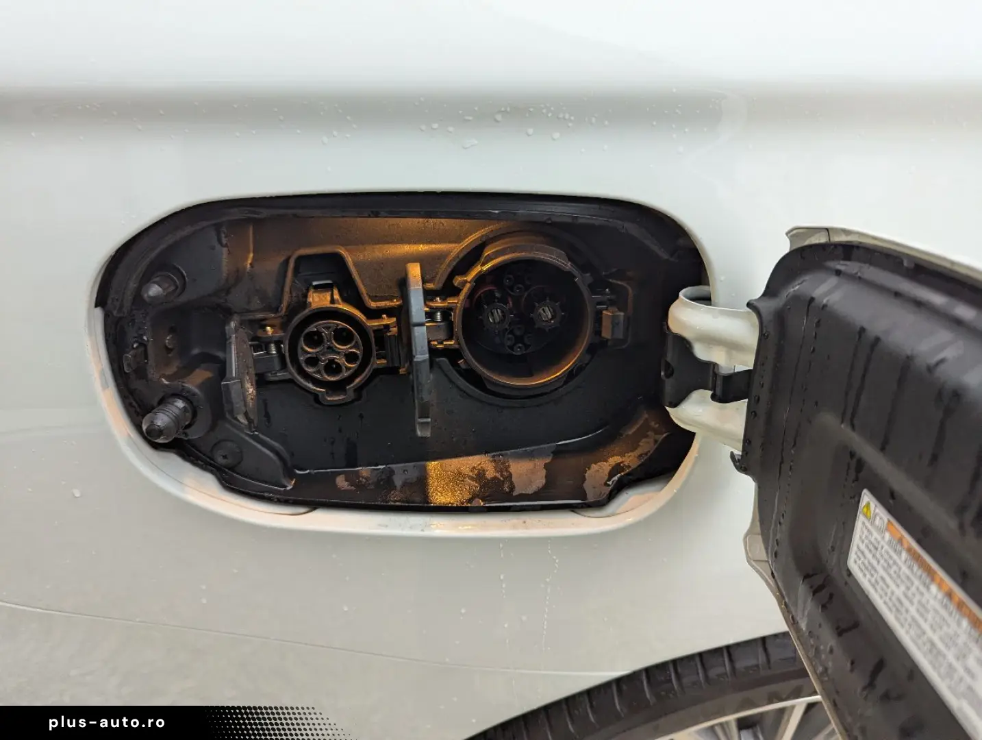 MITSUBISHI Outlander PHEV BASIS mit Spirit-Paket 2.4 4WD