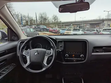 MITSUBISHI Outlander PHEV BASIS mit Spirit-Paket 2.4 4WD
