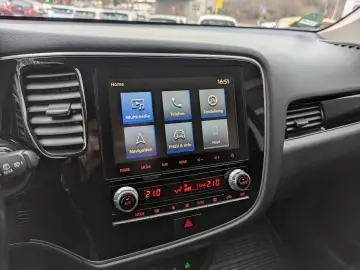 MITSUBISHI Outlander PHEV BASIS mit Spirit-Paket 2.4 4WD