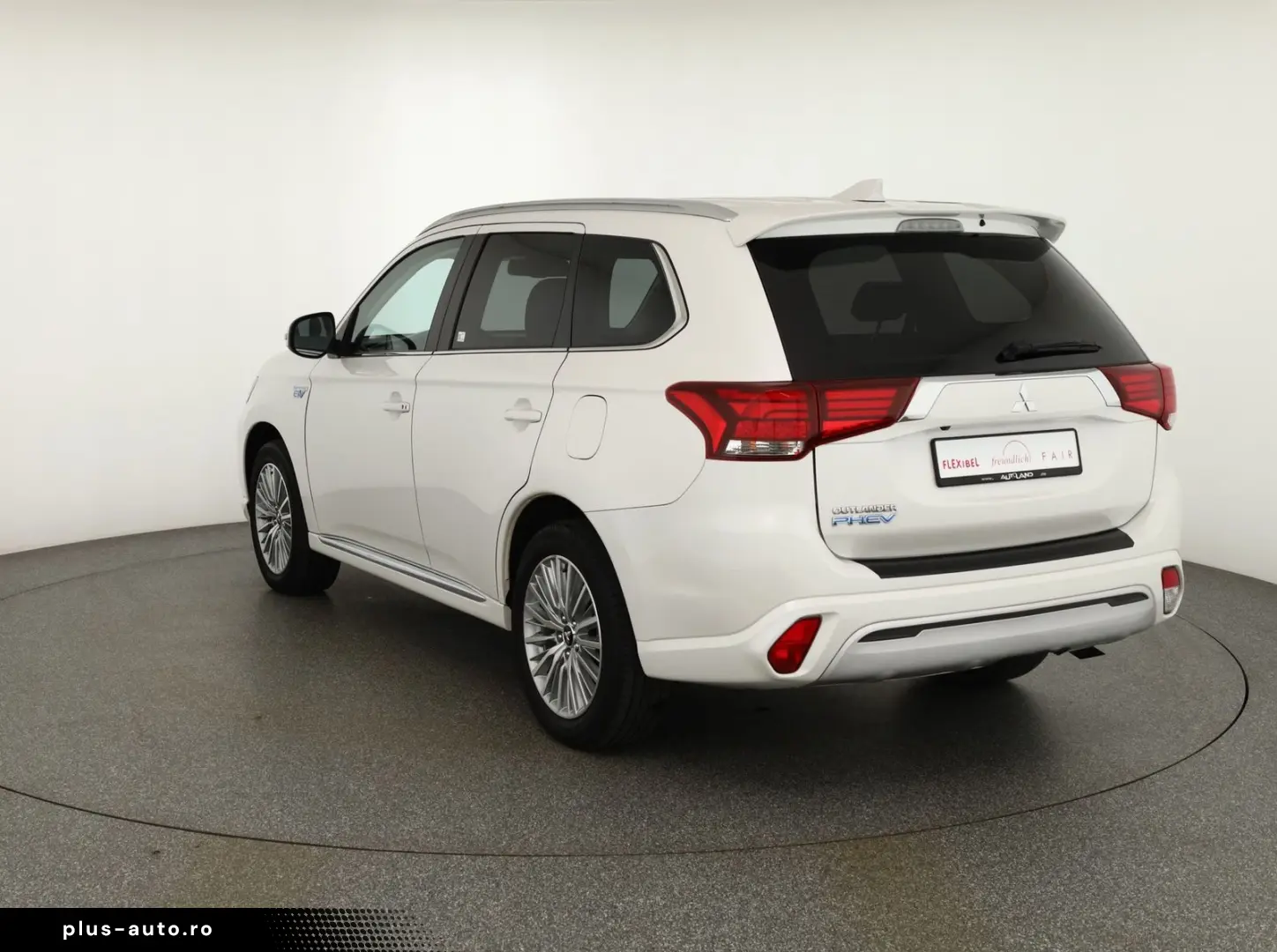 MITSUBISHI Outlander 2.4 PHEV Spirit 4WD Kamera Navi Leder