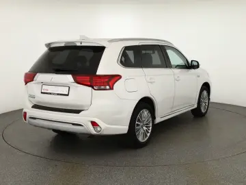 MITSUBISHI Outlander 2.4 PHEV Spirit 4WD Kamera Navi Leder