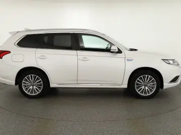MITSUBISHI Outlander 2.4 PHEV Spirit 4WD Kamera Navi Leder