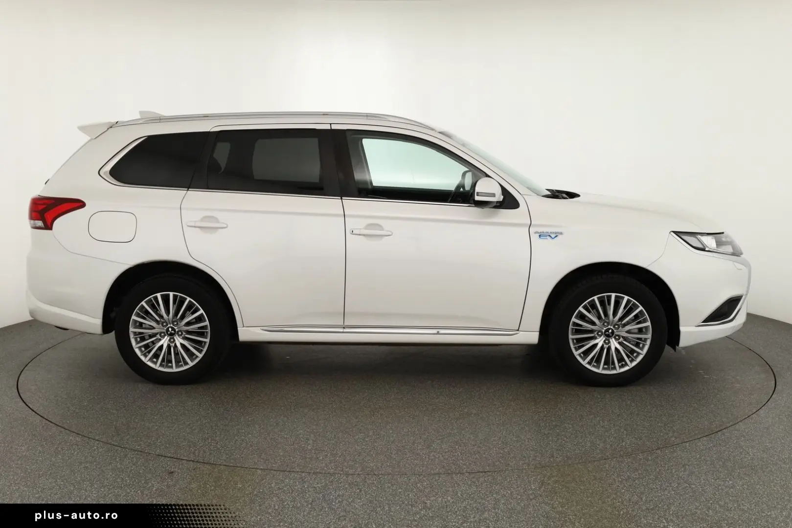 MITSUBISHI Outlander 2.4 PHEV Spirit 4WD Kamera Navi Leder