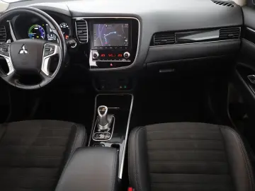 MITSUBISHI Outlander 2.4 PHEV Spirit 4WD Kamera Navi Leder
