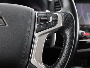 MITSUBISHI Outlander 2.4 PHEV Spirit 4WD Kamera Navi Leder