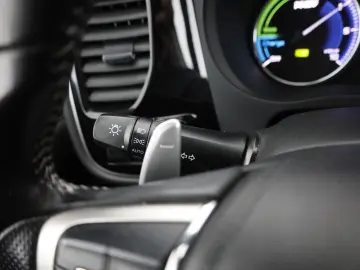 MITSUBISHI Outlander 2.4 PHEV Spirit 4WD Kamera Navi Leder