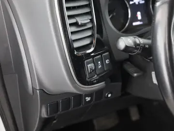 MITSUBISHI Outlander 2.4 PHEV Spirit 4WD Kamera Navi Leder