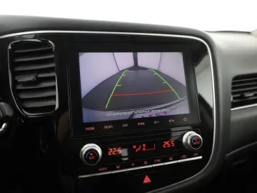 MITSUBISHI Outlander 2.4 PHEV Spirit 4WD Kamera Navi Leder