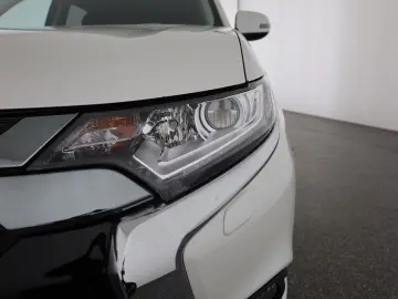 MITSUBISHI Outlander 2.4 PHEV Spirit 4WD Kamera Navi Leder
