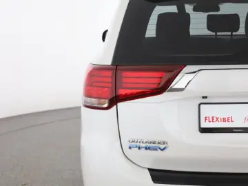 MITSUBISHI Outlander 2.4 PHEV Spirit 4WD Kamera Navi Leder