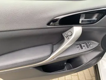 MITSUBISHI Eclipse Cross BASIS PHEV 2.4 TEMP SHZ FLA LM