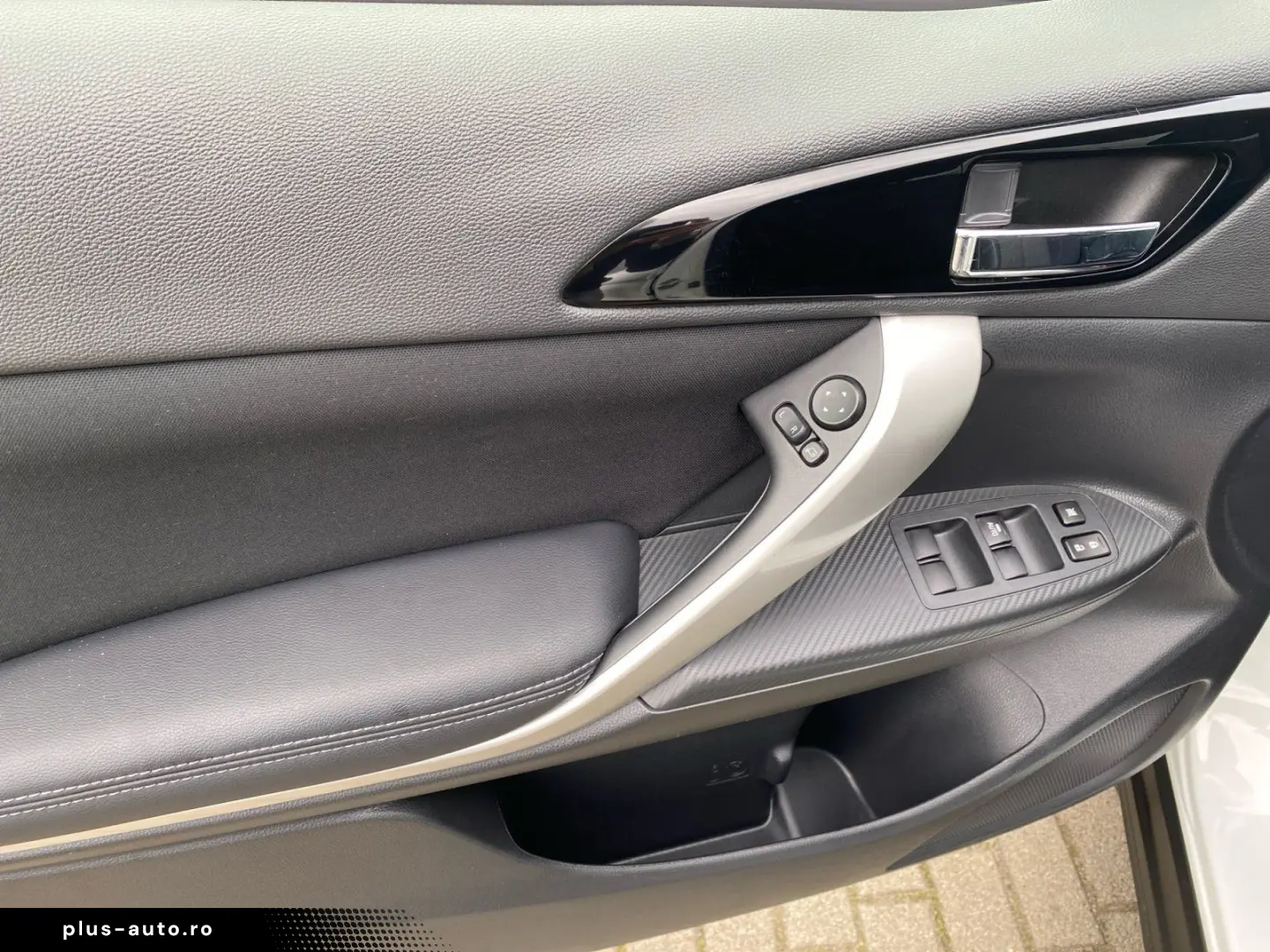 MITSUBISHI Eclipse Cross BASIS PHEV 2.4 TEMP SHZ FLA LM