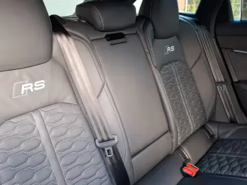 AUDI RS 6 Avant 4.0 TFSI quattro performance AHK