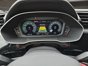 AUDI Q3 Sportback 45 TFSI e S line S-tr. Matrix Navi