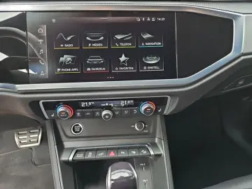 AUDI Q3 Sportback 45 TFSI e S line S-tr. Matrix Navi