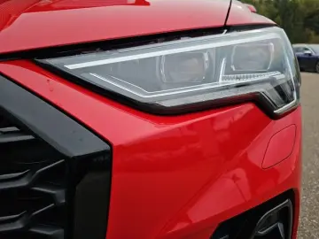 AUDI Q3 Sportback 45 TFSI e S line S-tr. Matrix Navi