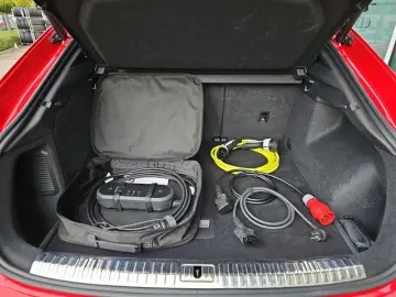 AUDI Q3 Sportback 45 TFSI e S line S-tr. Matrix Navi