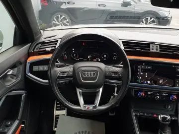 AUDI Q3 45 TFSI e S tronic 3 x S line Sportback Pano