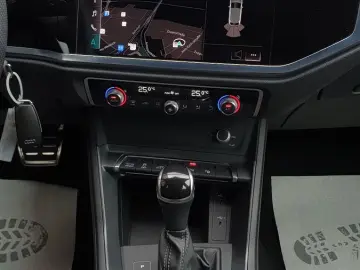 AUDI Q3 45 TFSI e S tronic 3 x S line Sportback Pano