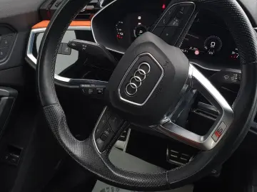 AUDI Q3 45 TFSI e S tronic 3 x S line Sportback Pano