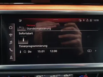 AUDI Q3 45 TFSI e S tronic 3 x S line Sportback Pano