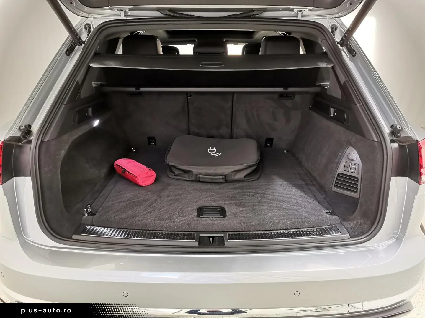 VW Touareg 3.0 V6 TSI DSG Elegance 4Motion eHybrid