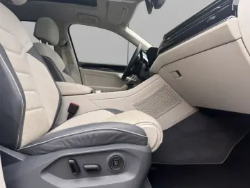 VW Touareg 3.0 V6 TSI e HYBRID ELEGANCE MATRIX 19