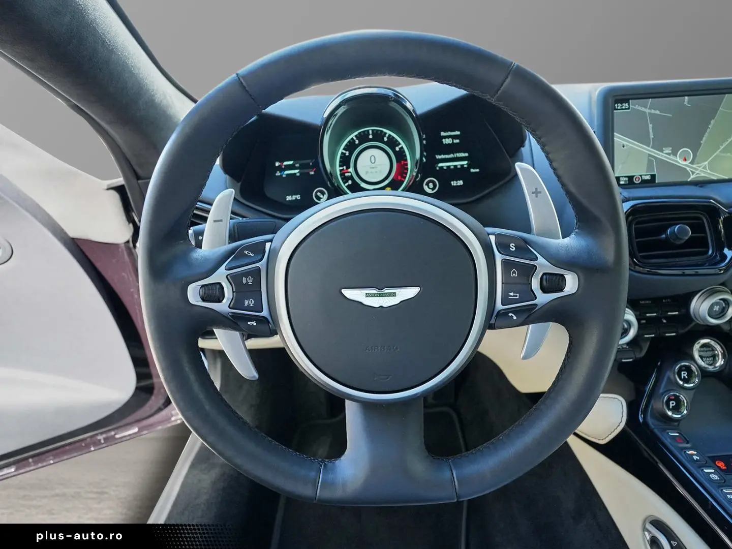 ASTON MARTIN Vantage V8 Onyx Black   Ivory