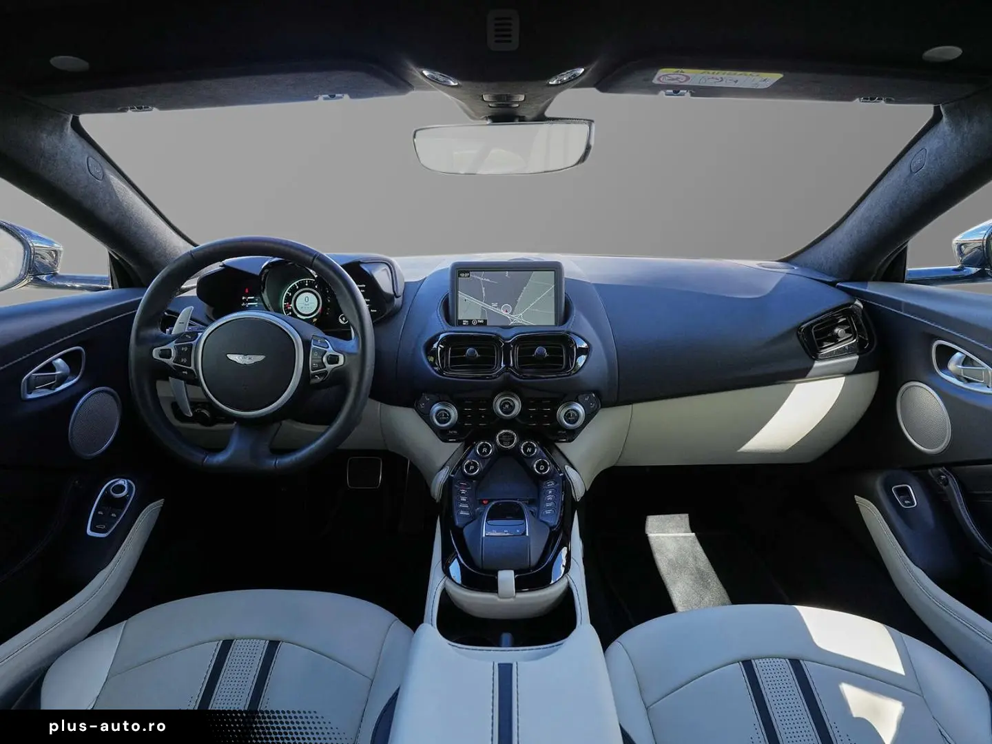 ASTON MARTIN Vantage V8 Onyx Black   Ivory