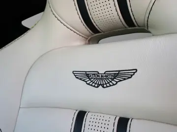 ASTON MARTIN Vantage V8 Onyx Black   Ivory