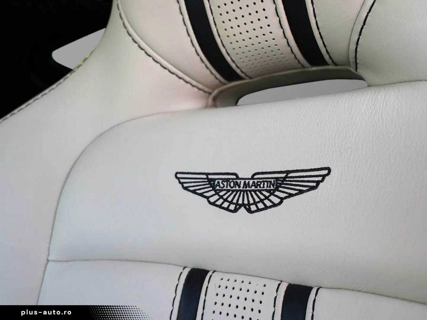 ASTON MARTIN Vantage V8 Onyx Black   Ivory