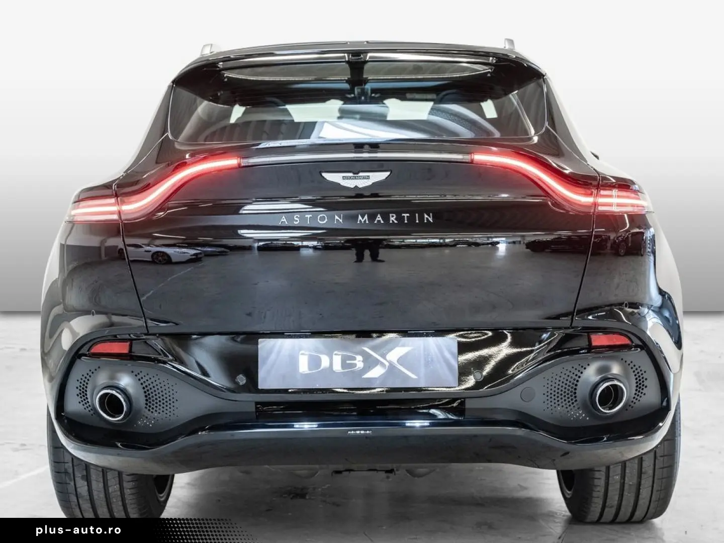 ASTON MARTIN DBX Jet Black Onyx Black